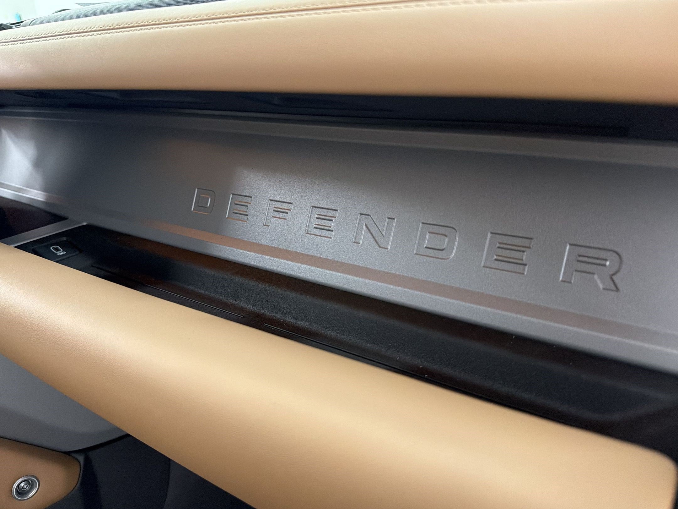 New 2026 Land Rover Defender 110 V8 AWD/4WD image 42