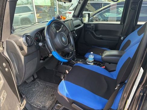Used 2012 Jeep Wrangler Unlimited Sahara AWD/4WD image 4