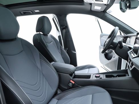 New 2026 Volkswagen Tiguan SE R-Line FWD image 75