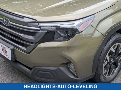 Used 2025 Subaru Forester Premium AWD/4WD image 10