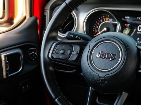 Used 2021 Jeep Gladiator Willys image 18