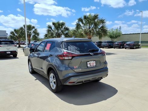 Used 2025 Nissan Kicks Play S image 3