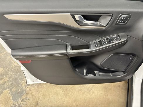 Used 2022 Ford Escape SEL w/ Technology Package image 17