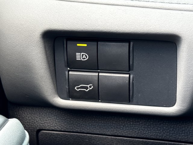 Used 2021 Toyota Highlander XLE AWD/4WD image 38