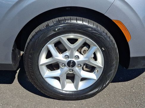 Used 2025 Kia Soul LX w/ LX Technology Package FWD image 8