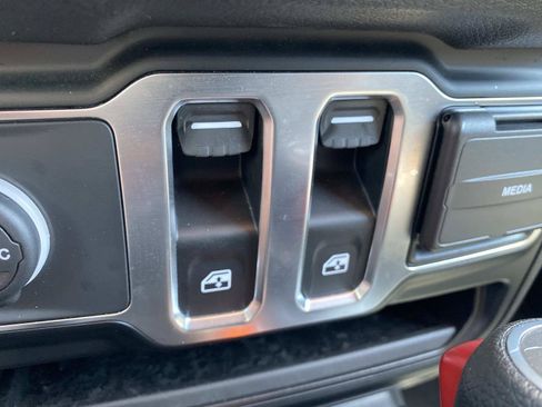 Used 2024 Jeep Wrangler Sport AWD/4WD image 30