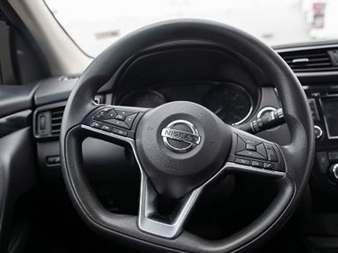 Used 2019 Nissan Rogue Sport SV FWD image 12
