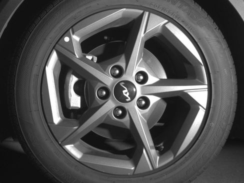 Used 2025 Kia K4 LXS image 12