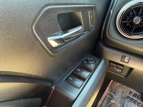 Used 2023 Chevrolet Colorado LT w/ LT Convenience Package II AWD/4WD image 26