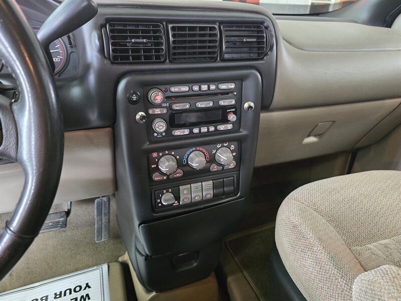 Used 2004 Pontiac Montana Extended w/ Convenience Package #1 FWD image 27