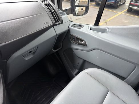 Used 2018 Ford Transit 250 148 Medium Roof image 25
