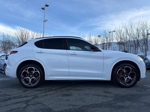 Used 2022 Alfa Romeo Stelvio Veloce image 11