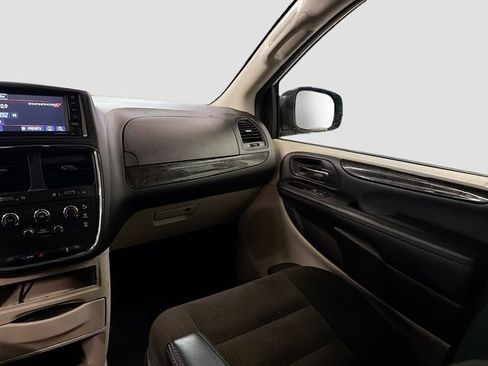 Used 2019 Dodge Grand Caravan SE image 21