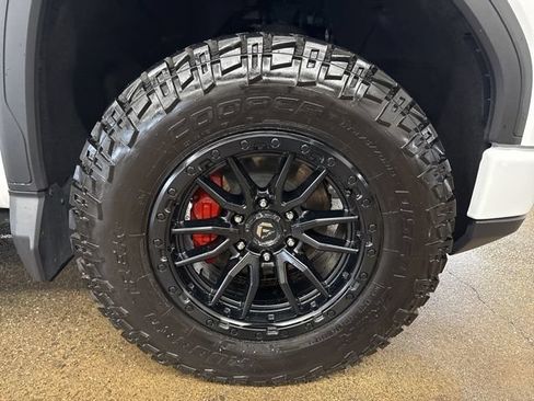 Used 2024 GMC Sierra 1500 AT4 w/ AT4 Preferred Package AWD/4WD image 10
