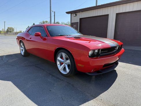 Used 2009 Dodge Challenger SRT8 w/ SRT Option Group II RWD image 4