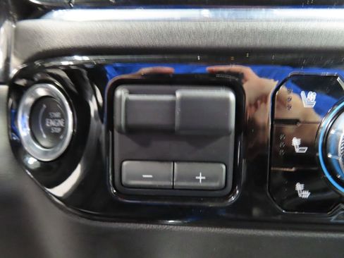 Used 2024 GMC Sierra 3500 SLT w/ SLT Premium Package image 52