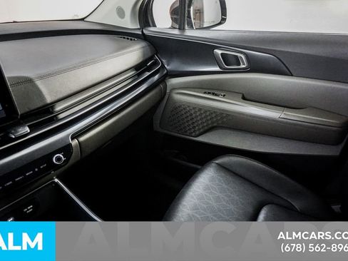 Used 2025 Kia Carnival FWD image 43