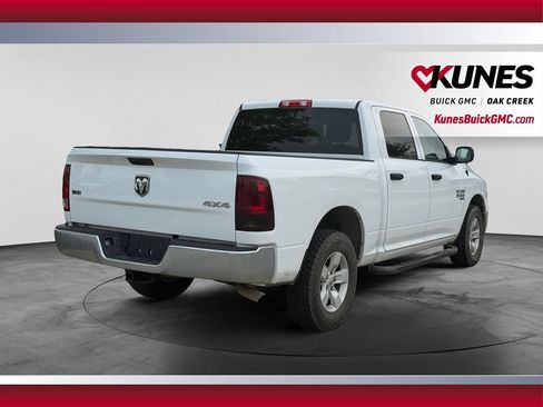 Used 2022 RAM 1500 Classic SLT AWD/4WD image 9