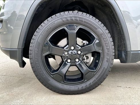 Used 2019 Jeep Grand Cherokee Laredo AWD/4WD image 10
