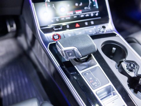 Used 2025 Audi RS 6 performance image 45