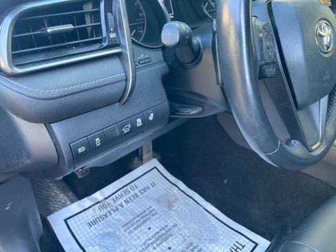 Used 2022 Toyota Camry SE image 17