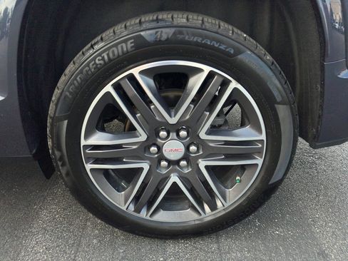 Used 2019 GMC Acadia Denali w/ Technology Package AWD/4WD image 10