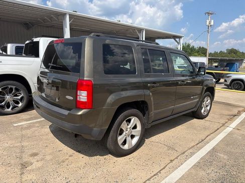 Used 2015 Jeep Patriot Latitude AWD/4WD image 3
