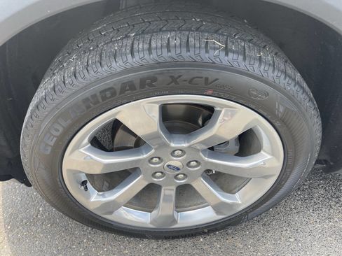 Used 2020 Ford Explorer Platinum w/ Premium Technology Package image 28