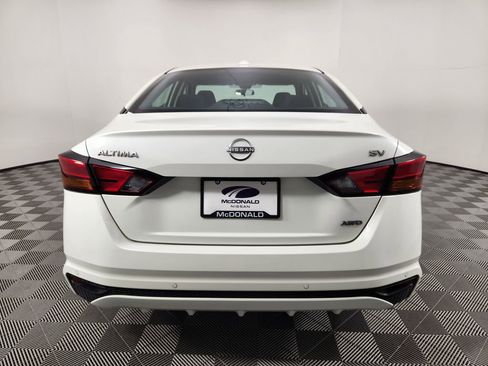 Used 2024 Nissan Altima 2.5 SV image 4