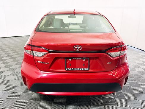 Used 2021 Toyota Corolla LE image 4