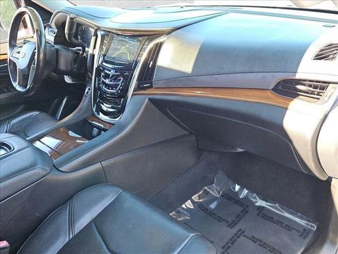 Used 2018 Cadillac Escalade ESV Luxury image 24