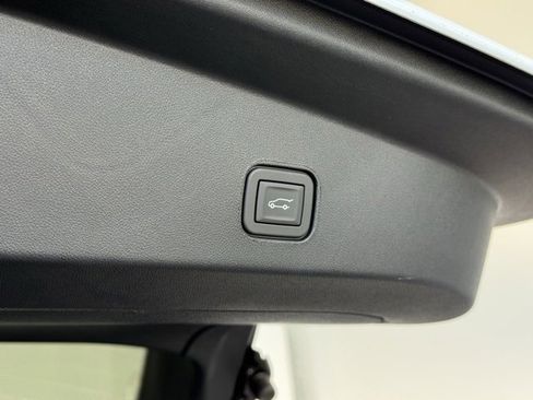 New 2026 Cadillac Lyriq Premium Luxury image 38