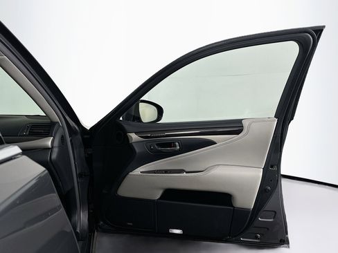 Used 2015 Lexus LS 460 AWD w/ Comfort Package image 34