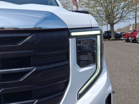 Used 2023 GMC Sierra 1500 Pro w/ Pro Value Package AWD/4WD image 11