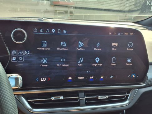 Used 2025 Chevrolet Equinox EV LT FWD image 7