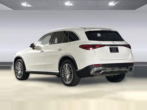 Used 2026 Mercedes-Benz GLC 300 4MATIC image 3