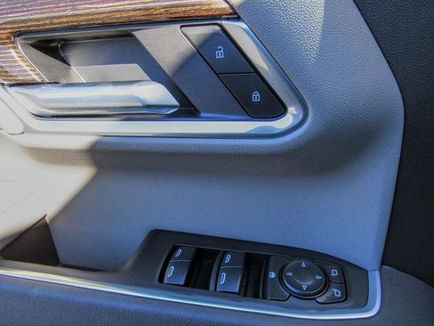 New 2026 GMC Sierra 1500 SLE image 15