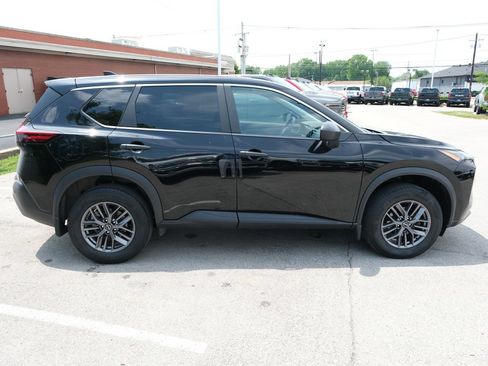 Used 2023 Nissan Rogue S AWD/4WD image 2