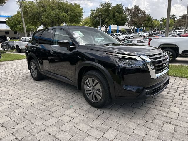 Used 2025 Nissan Pathfinder S FWD image 16