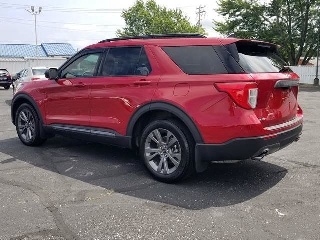 Used 2021 Ford Explorer XLT w/ Equipment Group 202A AWD/4WD image 8