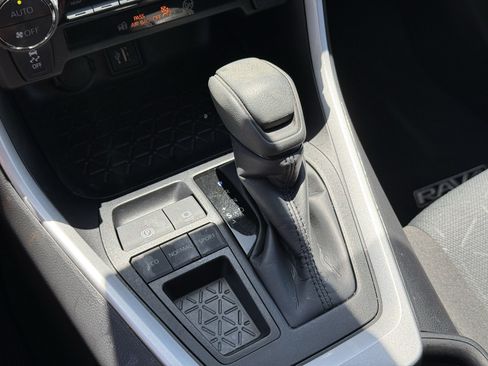 Used 2025 Toyota RAV4 XLE FWD image 22