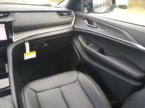 New 2026 Jeep Grand Cherokee Limited image 15