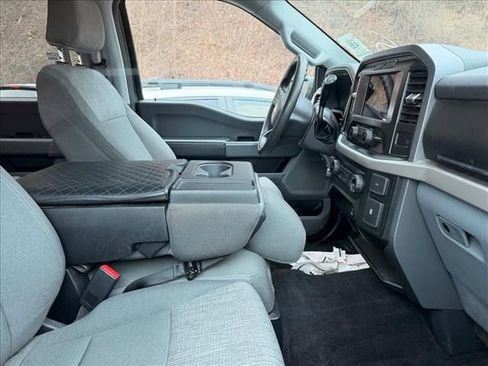 Used 2022 Ford F150 XLT image 2
