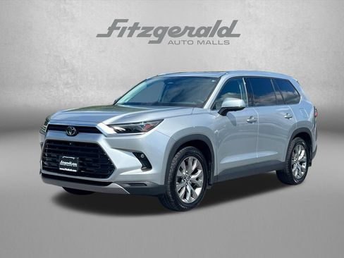 Used 2024 Toyota Grand Highlander AWD image 2