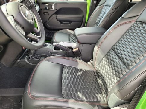 New 2025 Jeep Gladiator Rubicon image 11