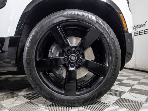 Used 2024 Land Rover Defender 110 X-Dynamic SE AWD/4WD image 31