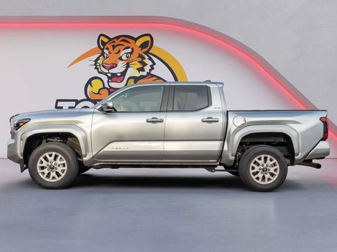 Used 2025 Toyota Tacoma SR5 image 8