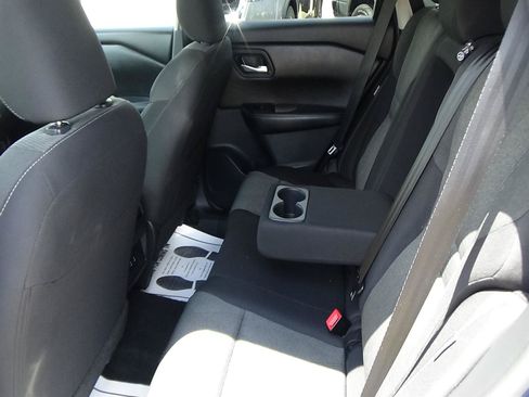 Used 2025 Nissan Rogue SV FWD image 11