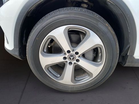 Used 2019 Mercedes-Benz GLC 300 4MATIC w/ Premium Package image 17