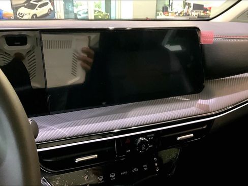 New 2025 Nissan Kicks SR image 13